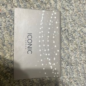 Iconic face pallette